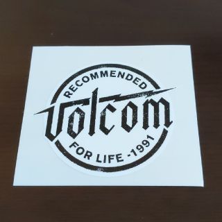 ボルコム(volcom)の(縦6.8cm横7.5cm)ＶＯＬＣＯＭ ステッカー(スケートボード)