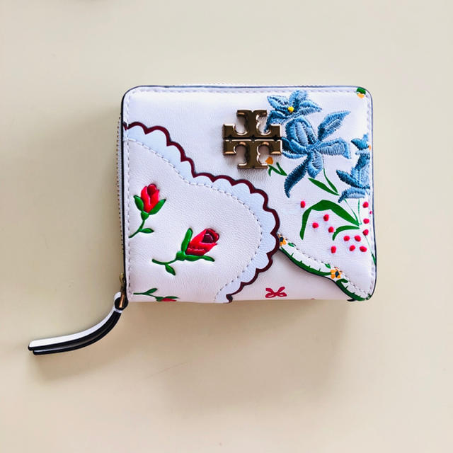 【新品未使用】Tory Burch トリーバーチ　二つ折り財布