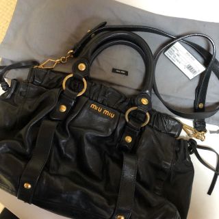 ミュウミュウ(miumiu)のミュウミュウ　美品ブラックバック(ショルダーバッグ)