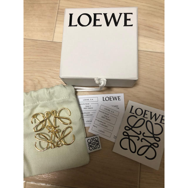 LOEWEakiさま専用。新品！ロエベ アナグラム　ブローチ