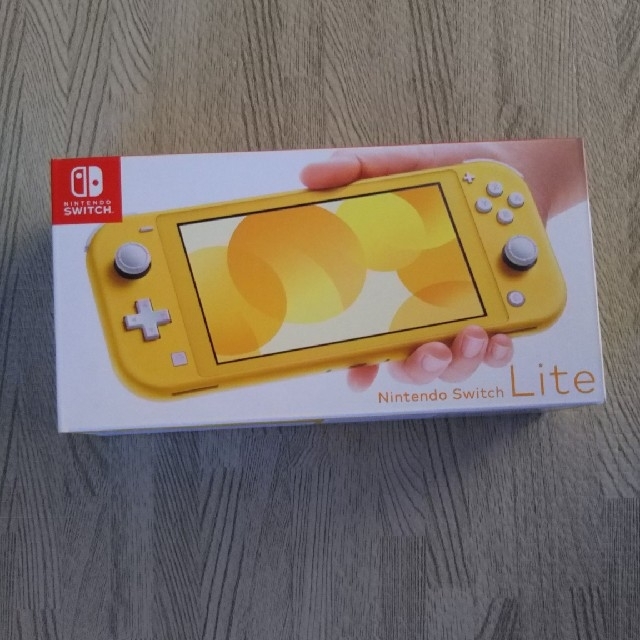 新品 イエロー 任天堂スイッチライト本体 家庭