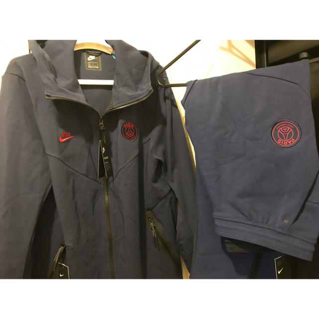 NIKE(ナイキ)のNIKE PSG パリサンジェルマン テックパック フーディ パンツ 上下セット スポーツ/アウトドアのサッカー/フットサル(ウェア)の商品写真