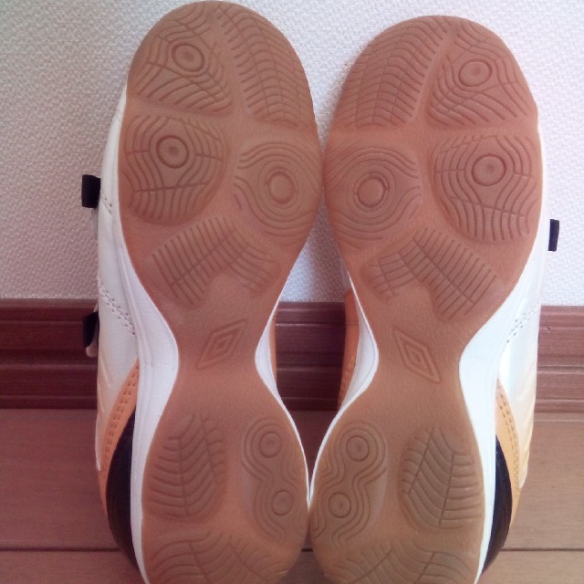 UMBRO(アンブロ)のumbro　フットサルシューズ　18cm キッズ/ベビー/マタニティのキッズ靴/シューズ(15cm~)(その他)の商品写真