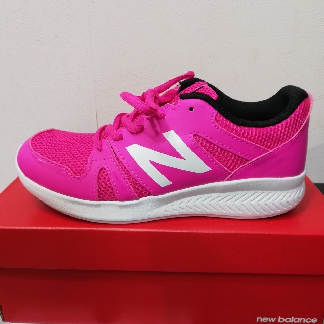 New Balance(ニューバランス)の値下げ新品/ニューバランス／キッズ/シューレース24,5 キッズ/ベビー/マタニティのキッズ靴/シューズ(15cm~)(スニーカー)の商品写真