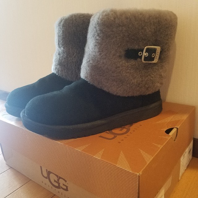 UGG(アグ)のはるちゃん様専用UGG ブーツ ショート  エリー 黒 25センチ レディースの靴/シューズ(ブーツ)の商品写真