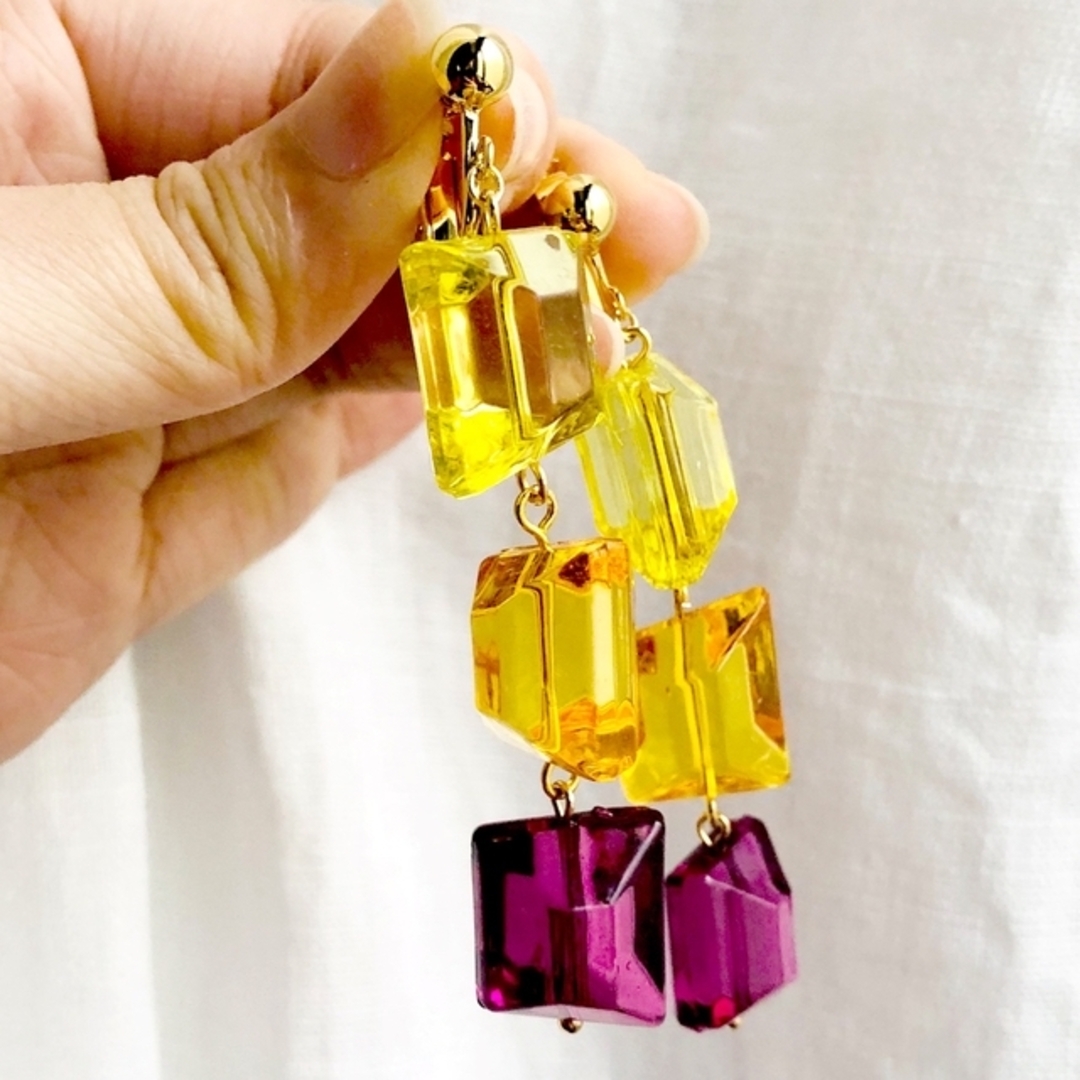 Ameri VINTAGE(アメリヴィンテージ)のヴィンテージ 紫 キラキラ  透明 ゴールド 大振り ピアス レディースのアクセサリー(ピアス)の商品写真