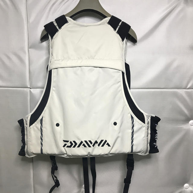 DAIWA(ダイワ)のダイワ　ライフジャケット　DF-3603 Mサイズ スポーツ/アウトドアのフィッシング(ウエア)の商品写真