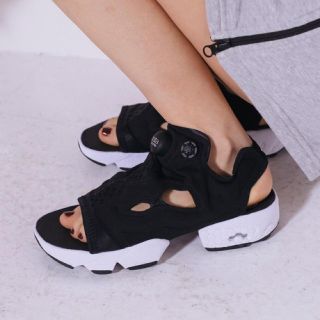 Reebok  インスタ　ポンプフューリー　サンダル　(サンダル)