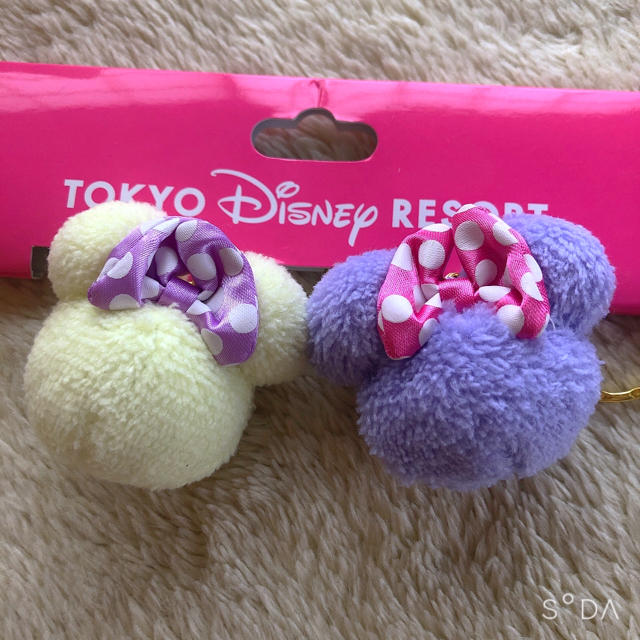 Disney(ディズニー)の推しカラーで楽しくお揃いに★ミッキーポンポンキーホルダー エンタメ/ホビーのおもちゃ/ぬいぐるみ(キャラクターグッズ)の商品写真