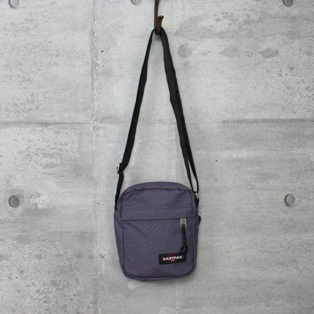 EASTPAK(イーストパック)のUSA 古着 EASTPAK  イーストパック ミニショルダー バッグ メンズのバッグ(ショルダーバッグ)の商品写真