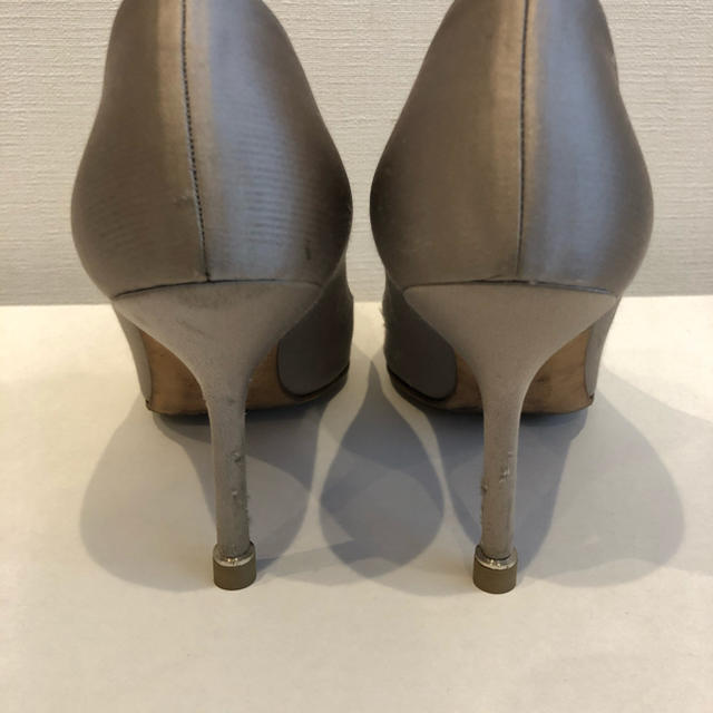 MANOLO BLAHNIK(マノロブラニク)のマノロブラニク　ハンギシ　サテン　グレー　37 レディースの靴/シューズ(ハイヒール/パンプス)の商品写真