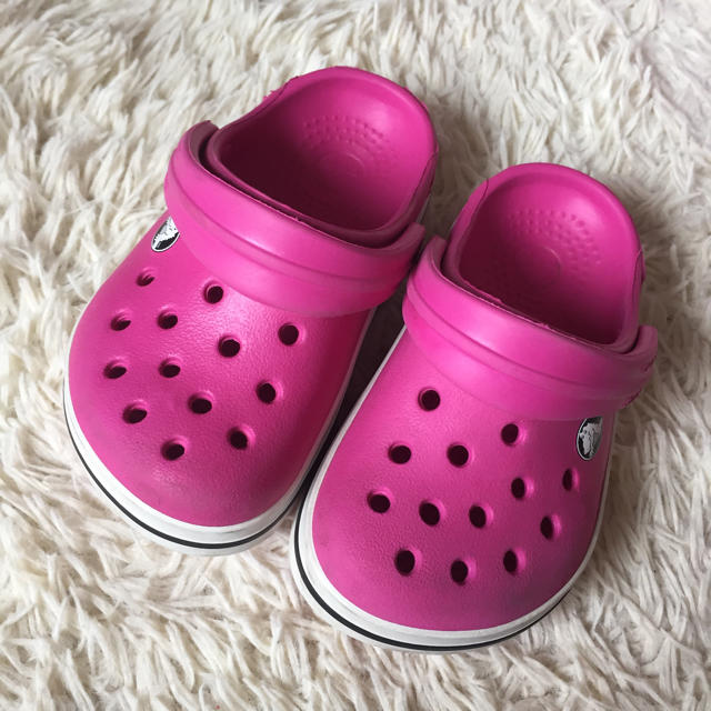 crocs(クロックス)のクロックス ピンク 13センチ キッズ/ベビー/マタニティのベビー靴/シューズ(~14cm)(サンダル)の商品写真