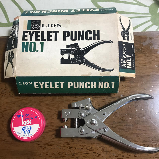 LION(ライオン)のハトメパンチ LION EYELET PUNCH NO.1 インテリア/住まい/日用品のオフィス用品(オフィス用品一般)の商品写真