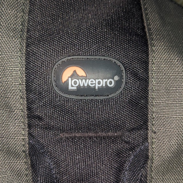 Lowepro カメラリュック フリップサイド 400AW グリーン スマホ/家電/カメラのカメラ(ケース/バッグ)の商品写真