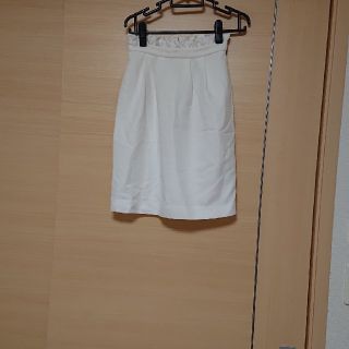 ファビュラスアンジェラ(Fabulous Angela)の純白  スカート お嬢様系 皇室系 夏用(ひざ丈スカート)