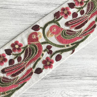 インド刺繍リボン 花刺繍 鳥 インコ オウム シルク100% エスニック 北欧(各種パーツ)