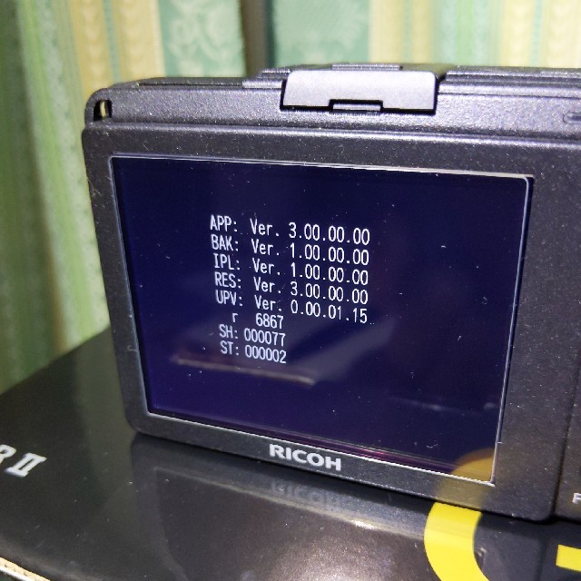 RICOH(リコー)のショット枚数77枚　完動品　RICOH　GR2 バッテリー計3個 スマホ/家電/カメラのカメラ(コンパクトデジタルカメラ)の商品写真