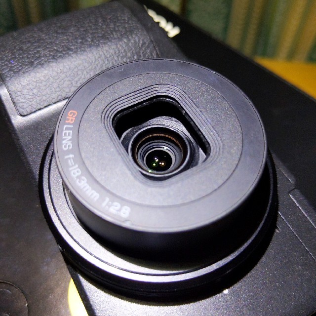 RICOH(リコー)のショット枚数77枚　完動品　RICOH　GR2 バッテリー計3個 スマホ/家電/カメラのカメラ(コンパクトデジタルカメラ)の商品写真