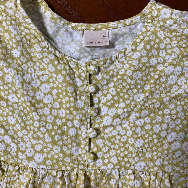 petit main(プティマイン)のpetit main 花柄トップス110㎝ キッズ/ベビー/マタニティのキッズ服女の子用(90cm~)(Tシャツ/カットソー)の商品写真