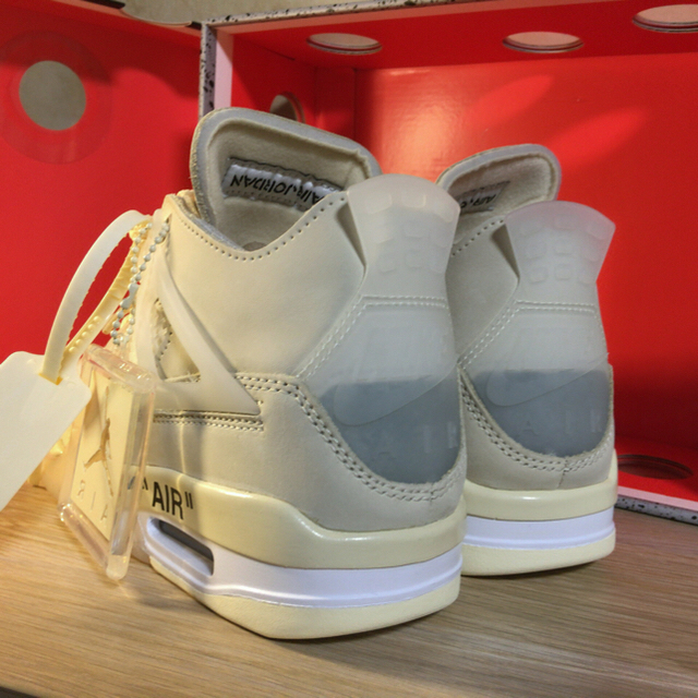 NIKE(ナイキ)のウィメンズ　エアジョーダン4X Off-white  レディースの靴/シューズ(スニーカー)の商品写真