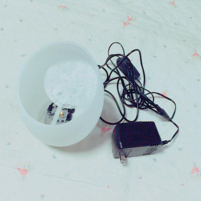 加湿器❀7色 ランプ スマホ/家電/カメラの生活家電(加湿器/除湿機)の商品写真