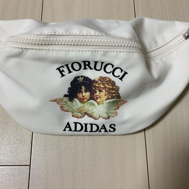 adidas(アディダス)のadidas FIORUCCI コラボウエストポーチ レディースのバッグ(ボディバッグ/ウエストポーチ)の商品写真