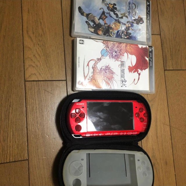 PlayStation Portable(プレイステーションポータブル)のソフト5本セット　PSP 3000 レッド　赤　本体　美品 エンタメ/ホビーのゲームソフト/ゲーム機本体(携帯用ゲーム機本体)の商品写真