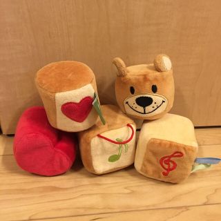 Suzy's Zooのキチントイ にぎにぎ　五感キューブ(知育玩具)