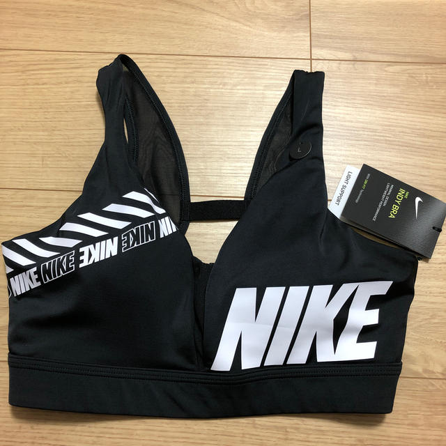 NIKE(ナイキ)のナイキ　スポーツブラ　黒　新品　L スポーツ/アウトドアのランニング(その他)の商品写真