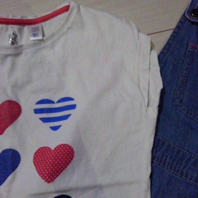 女の子　130センチ　デニムサロペット　Tシャツ キッズ/ベビー/マタニティのキッズ服女の子用(90cm~)(ワンピース)の商品写真