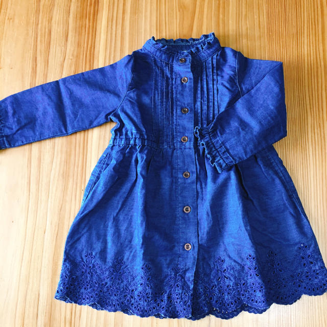 la poche biscuit  デニムワンピース　90センチ キッズ/ベビー/マタニティのキッズ服女の子用(90cm~)(ワンピース)の商品写真