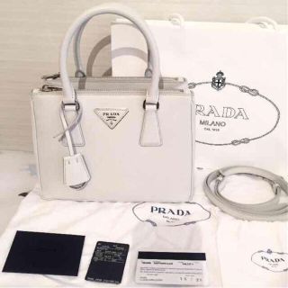 Prada プラダミニガレリアサフィアーノ ホワイトの通販 By みど S Shop プラダならラクマ