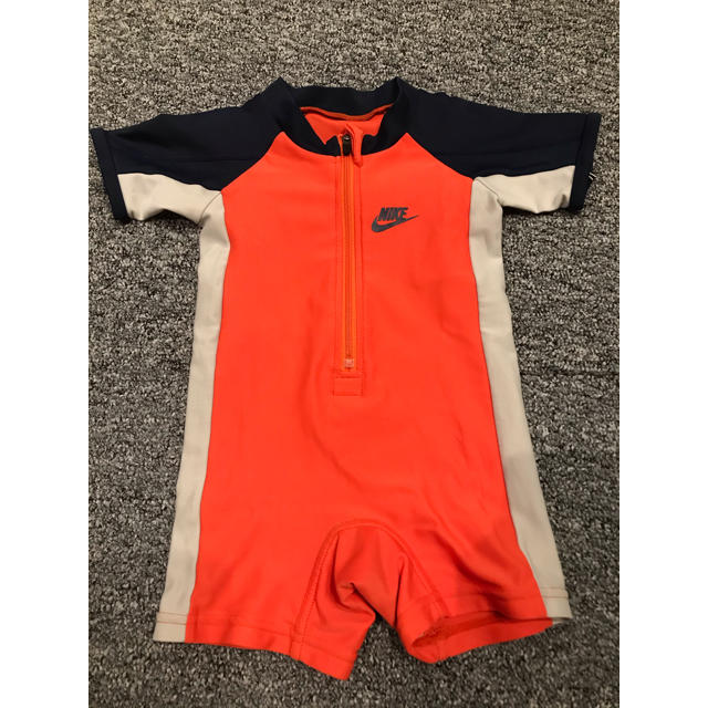 NIKE(ナイキ)の水着　男の子　ラッシュガード キッズ/ベビー/マタニティのベビー服(~85cm)(水着)の商品写真