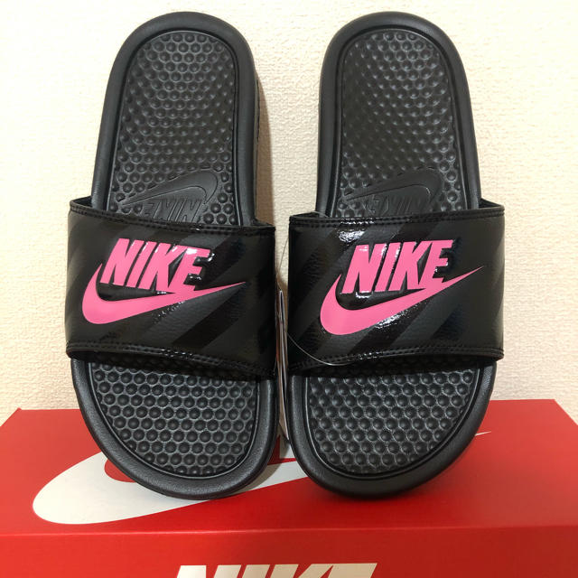 NIKE(ナイキ)のナイキ　ベナッシ　黒　ピンク　25 レディースの靴/シューズ(サンダル)の商品写真