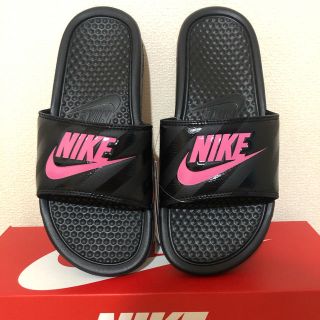 ナイキ(NIKE)のナイキ　ベナッシ　黒　ピンク　25(サンダル)