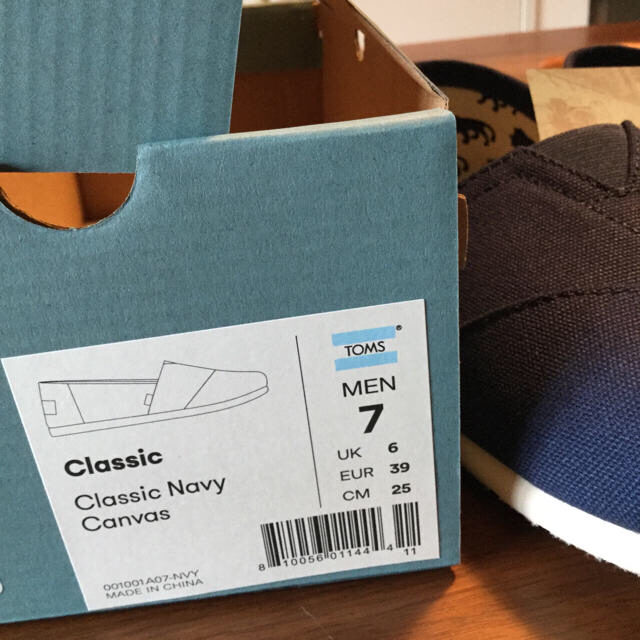 TOMS(トムズ)のTOMS クラッシックネイビー　キャンバス　25cm メンズの靴/シューズ(スニーカー)の商品写真