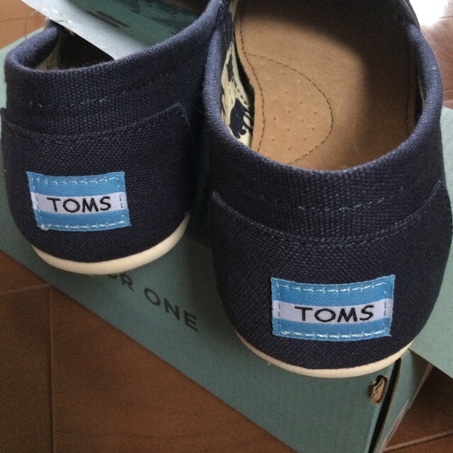 TOMS(トムズ)のTOMS クラッシックネイビー　キャンバス　25cm メンズの靴/シューズ(スニーカー)の商品写真