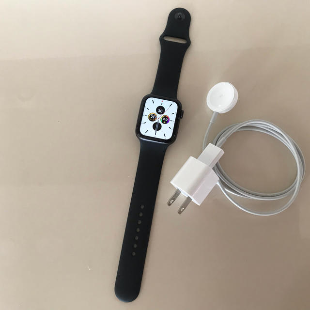 Apple(アップル)のkennoh様専用！Apple Watch 5 44mm アルミニウム　セルラー スマホ/家電/カメラのスマホアクセサリー(その他)の商品写真