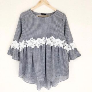 ザラ(ZARA)の柔らかい素材で気持ちいい(๑˃̵ᴗ˂̵)✨‼️お花レース❤️ネイビーチェック(シャツ/ブラウス(半袖/袖なし))