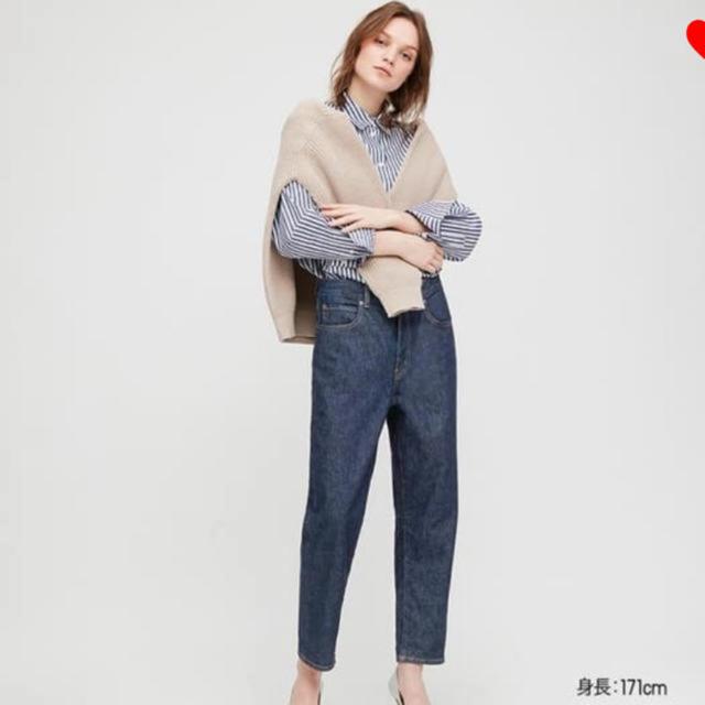 UNIQLO(ユニクロ)のUNIQLO スラウチテーパードアンクルジーンズ　丈標準64CM ブルー 24 レディースのパンツ(デニム/ジーンズ)の商品写真