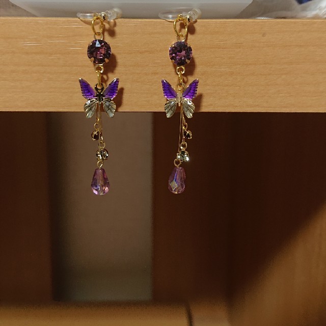 SWAROVSKI(スワロフスキー)の～Purple   butterfly～   〈樹脂ノンホールピアス〉  ハンドメイドのアクセサリー(ピアス)の商品写真