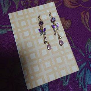 スワロフスキー(SWAROVSKI)の～Purple   butterfly～   〈樹脂ノンホールピアス〉 (ピアス)