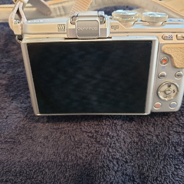 OLYMPUS ミラーレス一眼 E-PL8 ホワイト ボディ 2