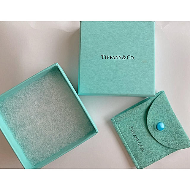 Tiffany & Co.(ティファニー)の《ティファニー》空箱 ジュエリーボックス とポーチ レディースのバッグ(ショップ袋)の商品写真