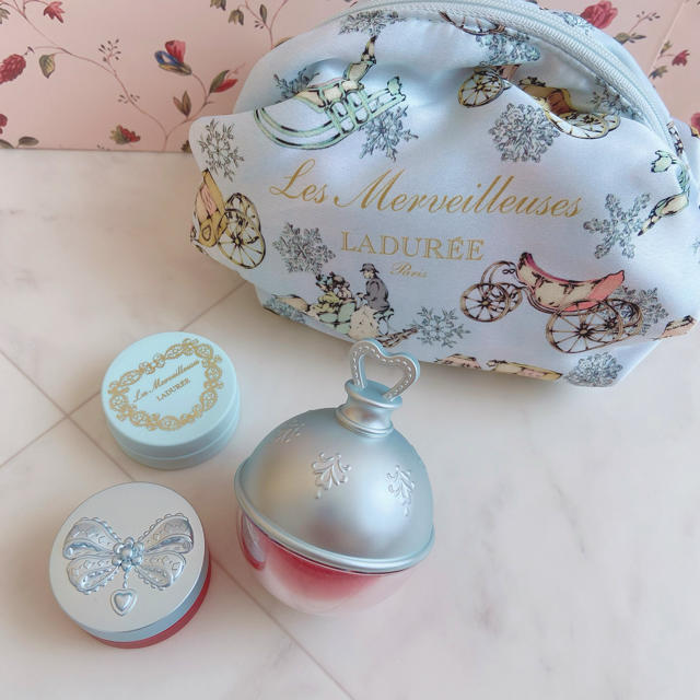 Les Merveilleuses LADUREE(レメルヴェイユーズラデュレ)の【まお様専用】ラデュレ　クリスマスコフレ コスメ/美容のキット/セット(コフレ/メイクアップセット)の商品写真