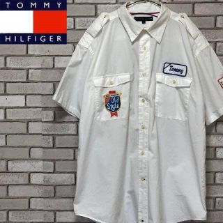 トミーヒルフィガー(TOMMY HILFIGER)の激レア トミーヒルフィガー 美品 ワッペン付き ホワイト半袖シャツ ロゴ刺繍 L(シャツ)