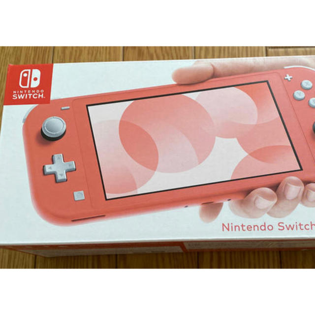 Nintendo Switch(ニンテンドースイッチ)のNintendo Switch Lite コーラル　任天堂スイッチライト　 エンタメ/ホビーのゲームソフト/ゲーム機本体(家庭用ゲーム機本体)の商品写真