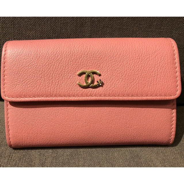 CHANEL(シャネル)のシャネル　ラッキーフラワー財布　ピンク　アマリリス様専用 レディースのファッション小物(財布)の商品写真