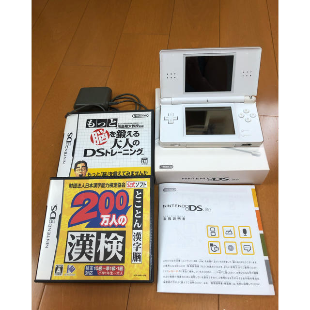 ニンテンドーDS(ニンテンドーDS)のNintendo DS ニンテンド-DS LITE クリスタルホワイト 本体 エンタメ/ホビーのゲームソフト/ゲーム機本体(携帯用ゲーム機本体)の商品写真