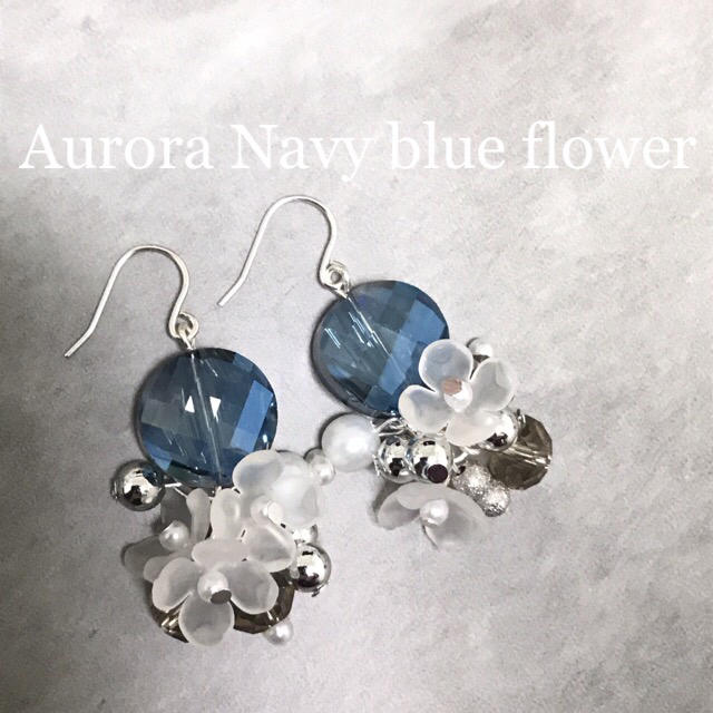 【再販】Aurora Navy blue flower  pierce ハンドメイドのアクセサリー(ピアス)の商品写真